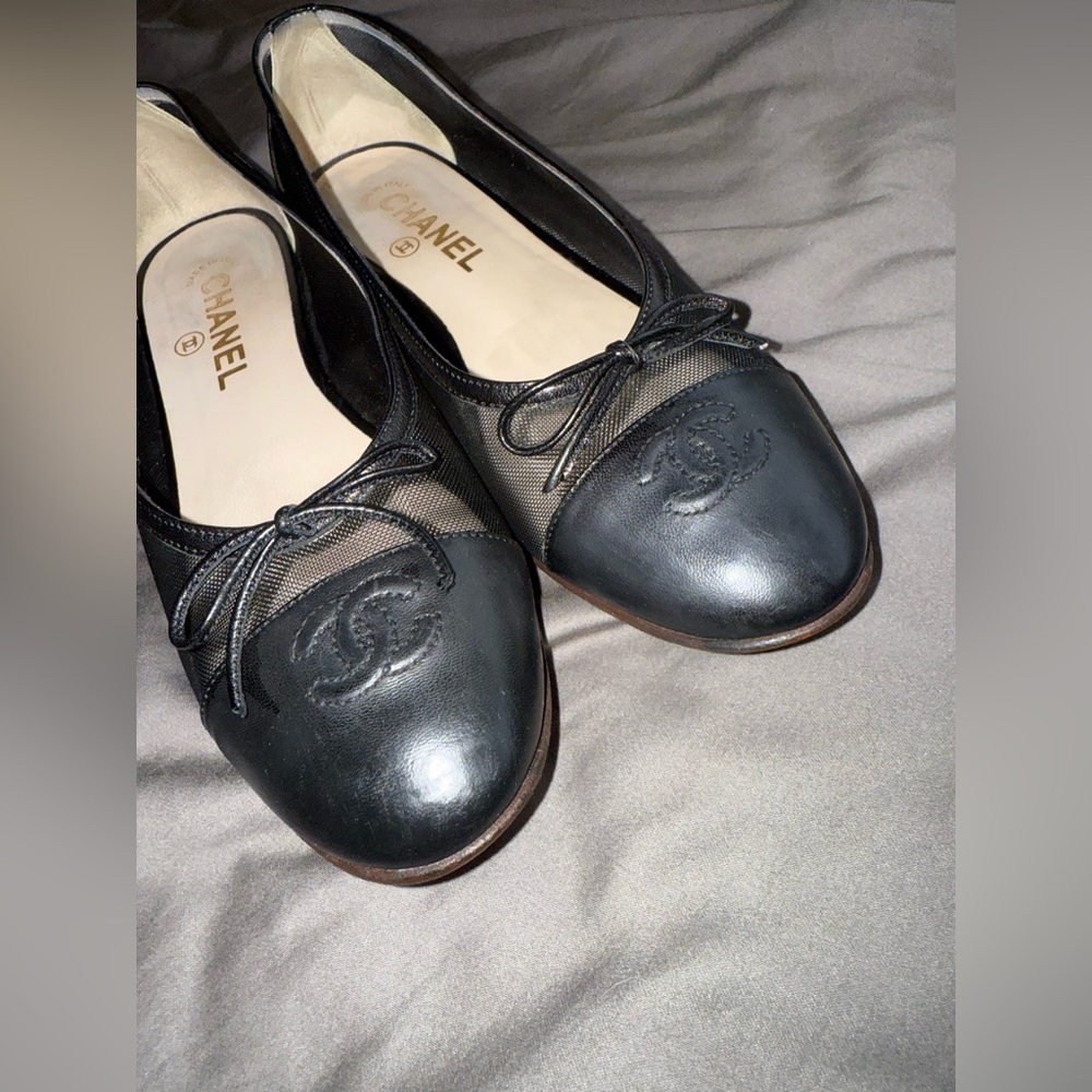 CHANEL Black Flats with Bow Detail - Picture 15 of 16